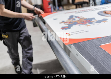 Rome, Italie, le 30 septembre 2018. Les lois européennes sur l'industrie de fabrication italienne, en particulier le secteur de l'impression. Les jeunes travailleurs en difficulté. Banque D'Images