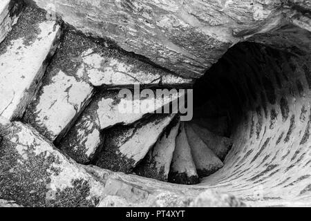 Ancien escalier tournant en Abbaye de Muckross, les ruines d'un vieux monastère irlandais Banque D'Images