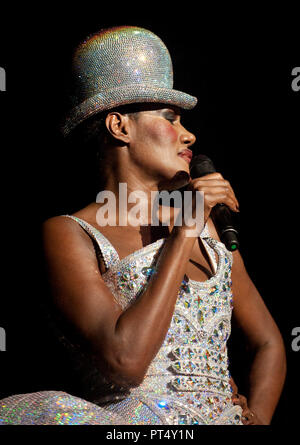 La première exposition de Grace Jones' nouvelle tournée européenne 2010 à Utrecht (Hollande, 13/04/2010) Banque D'Images