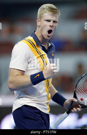 (181006) -- BEIJING, 6 octobre 2018 (Xinhua) -- Kyle Edmund de Grande-Bretagne célèbre pendant la demi-finale du tournoi contre Nikoloz Basilashvili de Géorgie au tournoi de tennis Open de Chine à Beijing, capitale de Chine, le 6 octobre 2018. Kyle Edmund a perdu 0-2. (Xinhua/Jia Haocheng) Banque D'Images