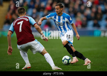 Burnley, Royaume-Uni. 6 octobre 2018. Chris Lowe de Huddersfield Town au cours de la Premier League match entre Burnley et Huddersfield Town à Turf Moor le 6 octobre 2018 à Burnley, en Angleterre. (Photo de Daniel Chesterton/phcimages.com) : PHC Crédit Images/Alamy Live News Banque D'Images