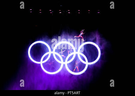 Buenos Aires, Argentine. 6 Oct, 2018. Une majestueuse cérémonie d représentant le logo des Jeux Olympiques était présent lors de l'inauguration de la 3ème Buenos Aires 2018 Jeux Olympiques de la jeunesse d'été. Credit : Fernando Oduber SOPA/Images/ZUMA/Alamy Fil Live News Banque D'Images