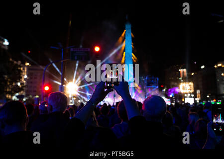 Buenos Aires, Argentine. 6 Oct, 2018. Films personnes la cérémonie d'ouverture des 3e Jeux Olympiques de la Jeunesse (JOJ) à Buenos Aires (Argentine), le 6 octobre 2018. Crédit : Li Ming/Xinhua/Alamy Live News Banque D'Images