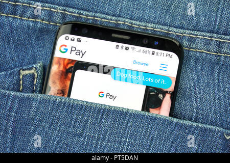 Montréal, Canada - 4 octobre 2018 : Google G Payer app sur s8 écran. G Payer est un portefeuille numérique et outil de paiement. Google est une société de technologie américaine Banque D'Images