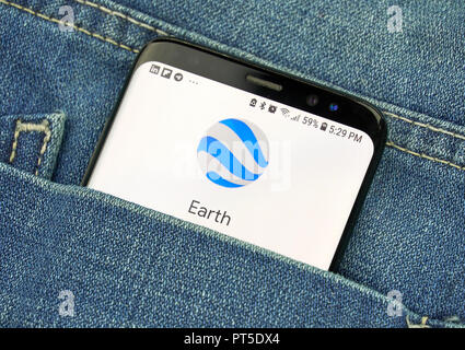 Montréal, Canada - 4 octobre 2018 : Google Earth app sur s8 écran. L'app rend une représentation 3D de la Terre. Google est une technologie américaine comp Banque D'Images