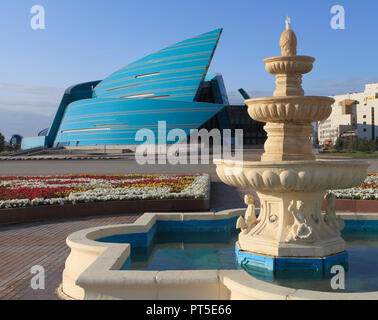 Kazakhstan, Astana, Salle de Concert centrale, fontaine, Banque D'Images