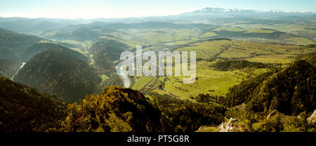 Beau panorama depuis les trois couronnes sur pointe Tatras, Pologne Banque D'Images