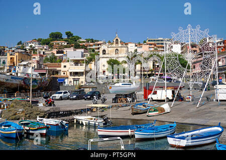 Village de pêcheurs de Port Aci Trezza, commune italienne de Aci Castello, Catane, Sicile, Italie Banque D'Images