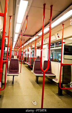 Intérieur d'un métro vide transport à Prague Banque D'Images