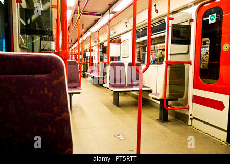 Intérieur d'un métro vide transport à Prague Banque D'Images