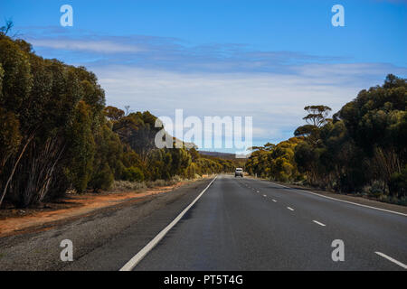 90 km, la plus longue ligne droite d'Australias road, Western Australia, Australie Banque D'Images