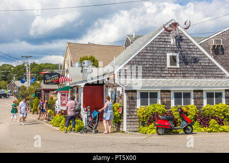 Commerces et restaurants à Perkins Cove à Ogunquit Maine aux États-Unis Banque D'Images