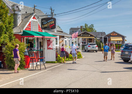 Commerces et restaurants à Perkins Cove à Ogunquit Maine aux États-Unis Banque D'Images