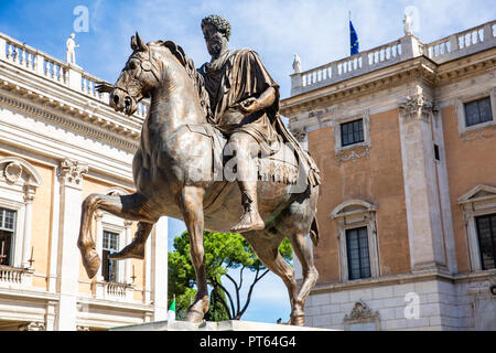 Statue en bronze de l'empereur romain Marc Aurèle au Capitole, Rome, Italie Banque D'Images