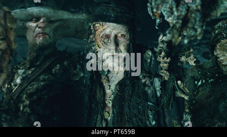 Titre original : PIRATES OF THE CARIBBEAN : DEAD MAN'S CHEST. Titre en anglais : PIRATES DES CARAÏBES : DEAD MAN'S CHEST. Année : 2006. Réalisateur : Gore Verbinski. Credit : Disney Enterprises / INDUSTRIAL LIGHT AND MAGIC / Album Banque D'Images