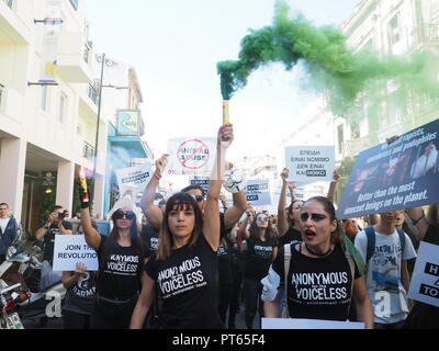 Athènes, Grèce. 06 Oct, 2018. Les défenseurs des droits des animaux démontrent à Athènes contre la violence envers les animaux, en prenant part à la Marche pour les droits des animaux. Crédit : George/Panagakis Pacific Press/Alamy Live News Banque D'Images