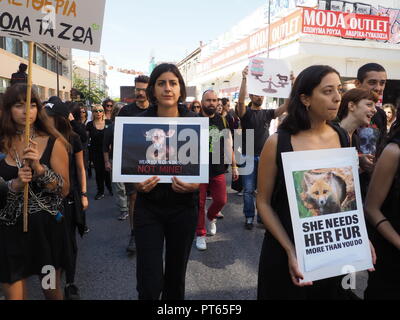 Athènes, Grèce. 06 Oct, 2018. Les défenseurs des droits des animaux démontrent à Athènes contre la violence envers les animaux, en prenant part à la Marche pour les droits des animaux. Crédit : George/Panagakis Pacific Press/Alamy Live News Banque D'Images