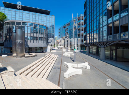 Rome, Italie - Le Quartier Tiburtino moderne à proximité de la gare Tiburtina, visité lors d'un dimanche. Ici les bâtiments modernes avec le verre. Banque D'Images