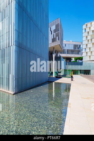 Rome, Italie - Le Quartier Tiburtino moderne à proximité de la gare Tiburtina, visité lors d'un dimanche. Ici les bâtiments modernes avec le verre. Banque D'Images