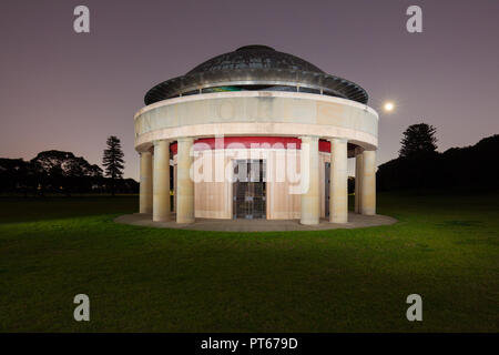 Le Pavillon du centenaire de la Fédération dans les parcs à Sydney, Australie, a été construit et installé en 1988. Le pavillon a été conçu par Sydney archi Banque D'Images
