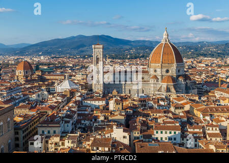 Vue de Florence depuis la tour de Arnolfo - Cathédrale de Santa Maria del Fiore, Le Campanile de Giotto, le Musée de la Chapelle Médicis. Italie Banque D'Images