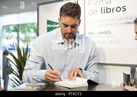 Pau Gasol fait la promotion de son nouveau livre "sous la Hoop' de Madrid comprend : Pau Gasol Où : Madrid, Espagne Quand : 05 septembre 2018 Credit : Oscar Gonzalez/WENN.com Banque D'Images