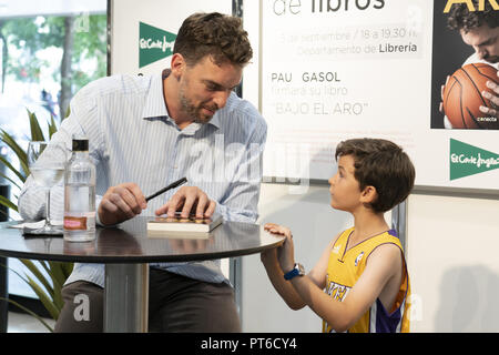 Pau Gasol fait la promotion de son nouveau livre "sous la Hoop' de Madrid comprend : Pau Gasol Où : Madrid, Espagne Quand : 05 septembre 2018 Credit : Oscar Gonzalez/WENN.com Banque D'Images