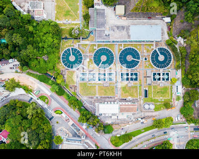 Petit local de traitement des eaux usées dans l'extérieur de la ville de hong kong Banque D'Images