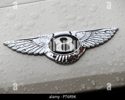 Chromée sur un 2018 Bentley Continental GT décapotable. Parution de la propriété. Banque D'Images