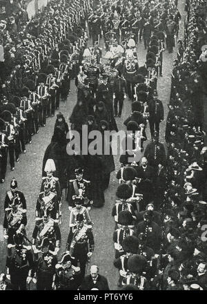 Le Royal en deuil à la suite de la reine Victoria's Funeral procession depuis la maison Osborne à Trinity Pier, Cowes, île de Wight, 1 février 1901 Banque D'Images