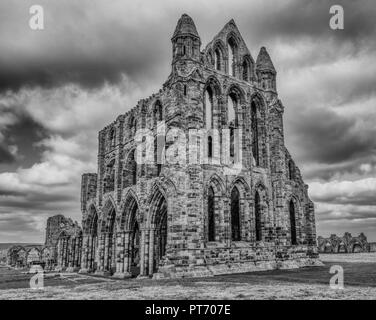 L'Abbaye de Whitby en monochrome Banque D'Images