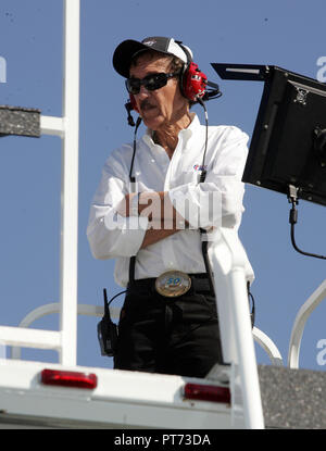 Richard Petty surveille ses voitures pratique pour la Daytona 500 à Daytona International Speedway de Daytona Beach, Floride le 13 février 2009. Banque D'Images