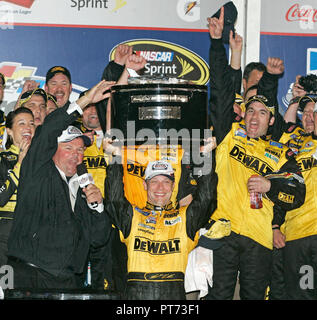 Matt Kenseth célèbre remportant la pluie NASCAR Daytona 500 raccourcie à Daytona International Speedway de Daytona Beach, Floride le 15 février 2009. Banque D'Images