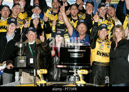 Matt Kenseth célèbre remportant la pluie NASCAR Daytona 500 raccourcie à Daytona International Speedway de Daytona Beach, Floride le 15 février 2009. Banque D'Images