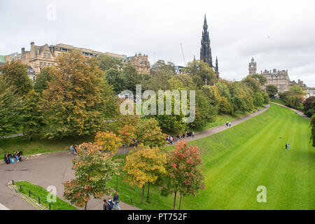 Les jardins de Princes street à l'Ouest, l'automne Banque D'Images
