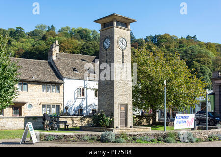 Nailsworth War Memorial Clock Tower, George Street, 34440 colombiers, Gloucestershire, Angleterre, Royaume-Uni Banque D'Images