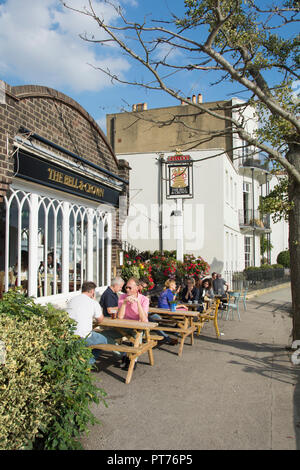 La cloche et Crown sur Strand-On-The-Green, Chiswick, Londres, UK Banque D'Images