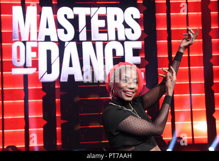 06 octobre 2018, Cologne, Rhénanie du Nord-Westphalie : Nikeata Thompson, danseur et le juré, est sur le point d'enregistrer le nouveau spectacle de danse "maîtres de danse par ProSieben en studio. Photo : afp/Henning Kaiser Banque D'Images