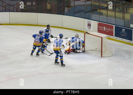 Milan, Italie. 7 octobre, 2018. Asiago Hockey Hockey Milano Rossoblù répond aux 1935 dans un match de la Ligue de hockey des Alpes Crédit : Luca Quadrio/Alamy Live News Banque D'Images