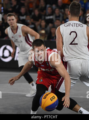 Shaanxi, Province du Shaanxi en Chine. 7 Oct, 2018. La Russie Stanislav Sharov (C) brise pendant U23 pour le match final entre la Russie et la Lettonie à la FIBA 2018 3X3 Coupe du Monde à Xi'an, province du Shaanxi du nord-ouest de la Chine, le 7 octobre 2018. La Russie remporte la finale 21-18. Credit : Zhang Bowen/Xinhua/Alamy Live News Banque D'Images