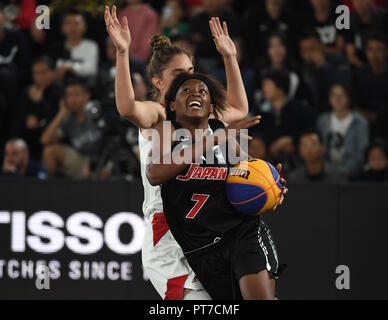 Shaanxi, Province du Shaanxi en Chine. 7 Oct, 2018. Stephanie Mawuli du Japon (avant) brise au cours de l'U23 women's match final entre la Russie et le Japon à la FIBA 2018 3X3 Coupe du Monde à Xi'an, province du Shaanxi du nord-ouest de la Chine, le 7 octobre 2018. La Russie a remporté la finale par 21-12. Credit : Zhang Bowen/Xinhua/Alamy Live News Banque D'Images