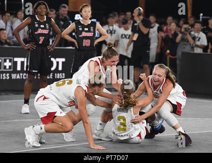 Shaanxi, Province du Shaanxi en Chine. 7 Oct, 2018. Les joueurs de la Russie célébrer après avoir remporté le women's U23 dernier match entre la Russie et le Japon à la FIBA 2018 3X3 Coupe du Monde à Xi'an, province du Shaanxi du nord-ouest de la Chine, le 7 octobre 2018. La Russie a remporté la finale par 21-12. Credit : Zhang Bowen/Xinhua/Alamy Live News Banque D'Images