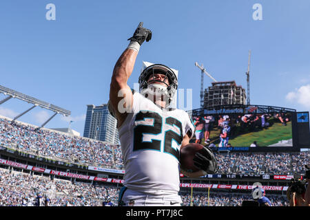 Charlotte, Caroline du Nord, USA. 7 Oct, 2018. Panthers running back Christian McCaffrey (22) marque un TD à Bank of America Stadium à Charlotte, NC. Carolina Panthers les médailles de 33 à 31 sur les Giants de New York. Crédit : Jason Walle/ZUMA/Alamy Fil Live News Banque D'Images