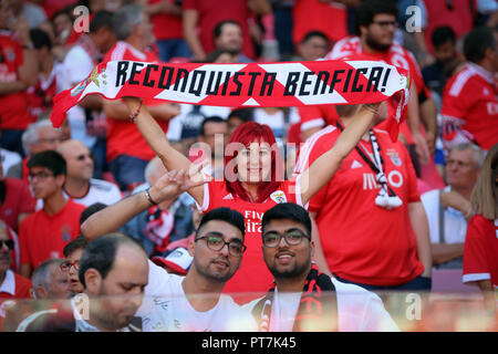 Lisbonne, Portugal, Portugal. 7 Oct, 2018. SL Benfica partisans vu en action lors de la Ligue n° 2018/19 match de football entre SL Benfica vs FC Porto. Crédit : David Martins SOPA/Images/ZUMA/Alamy Fil Live News Banque D'Images