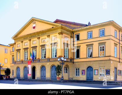 Façade du Teatro del Giglio de Lucca, Italie. Il est situé sur la Piazza Napoleone Banque D'Images
