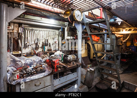 Atelier de maintenance dans la salle des machines du remorqueur à vapeur, SS Master Banque D'Images