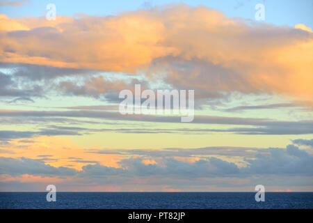 Coucher du soleil sur la mer Baltique pittoresque Banque D'Images