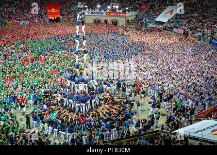 Tarragone, Espagne. Octobre 2018 : Castells Performance dans le Tour de l'Tarragone XXVII la concurrence. Un castell est un tour construite traditionnellement en festivals de la Catalogne. Banque D'Images