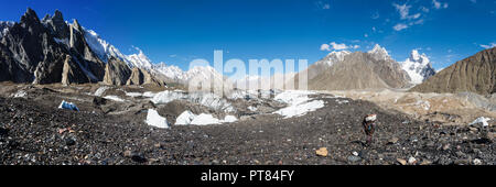 Masherbrum (K1), Mandu pics, crêtes, pics Urdukas Biange et Muztagh tower, glacier du Baltoro, Karakoram, Pakistan Banque D'Images