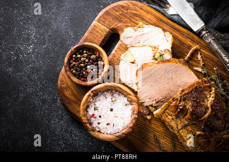 La viande de porc aux épices et fines herbes. Vue d'en haut. Banque D'Images